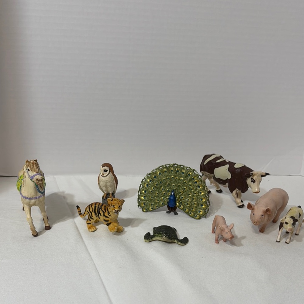 Animal figures different brands lot of 9 piece